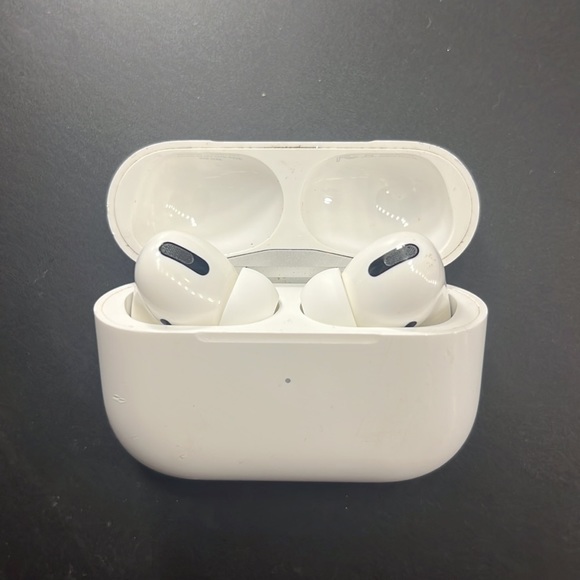 AirPods Pro - Picture 2 of 3